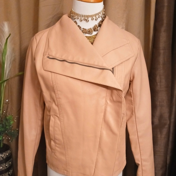 Stylish Pink Faux Leather Jacket 🌸😎💅 - Picture 2 of 7